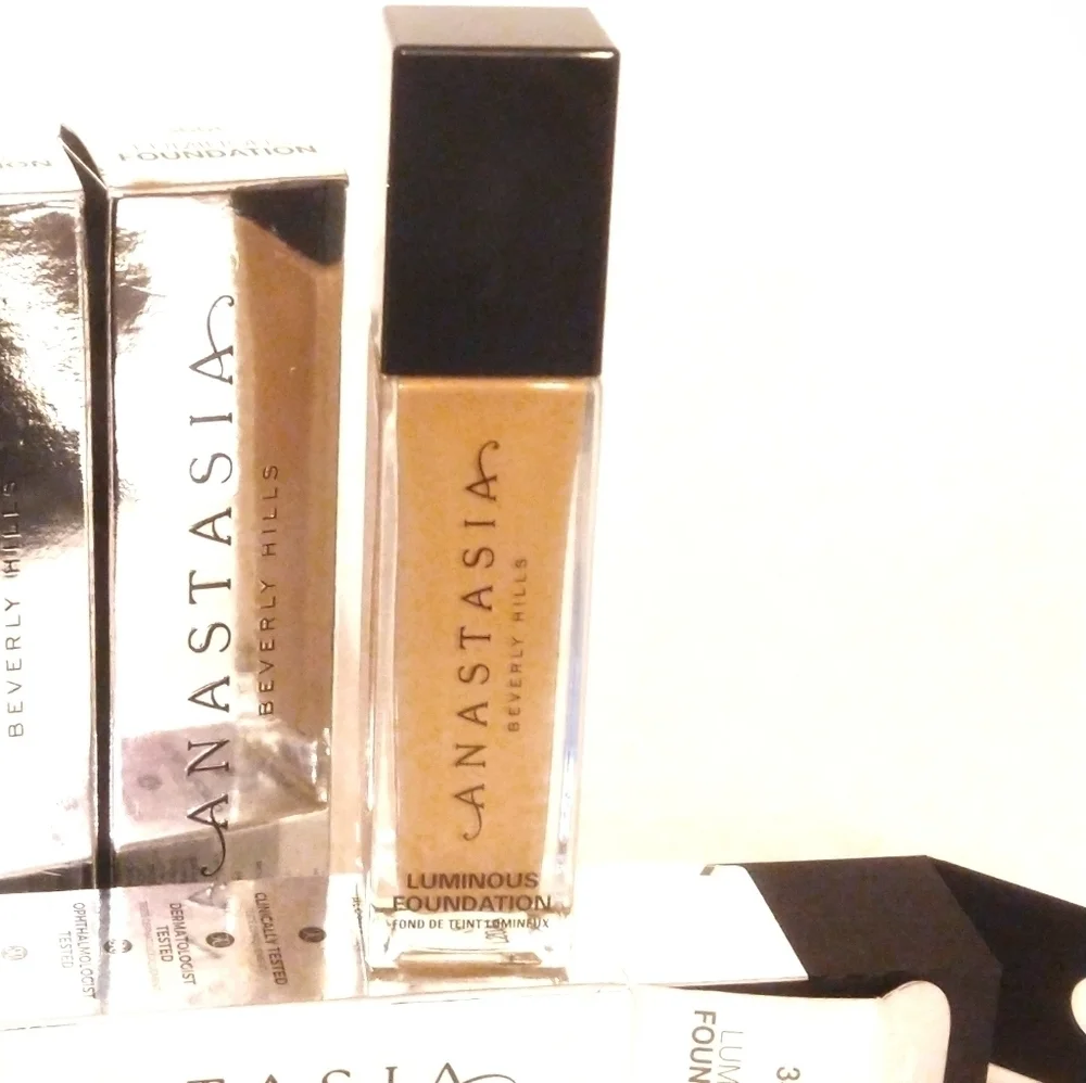Anastasia Beverly‎ Hills Luminous  Foundation color: 360C LONGWEAR Womens Makeup